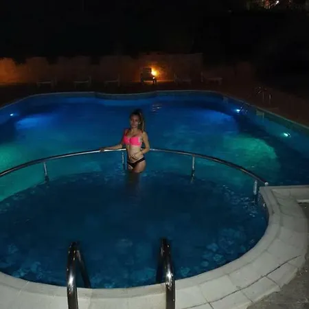 Femili Hotel Diveda Отель