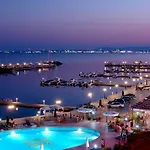 Femili Diveda Hotel